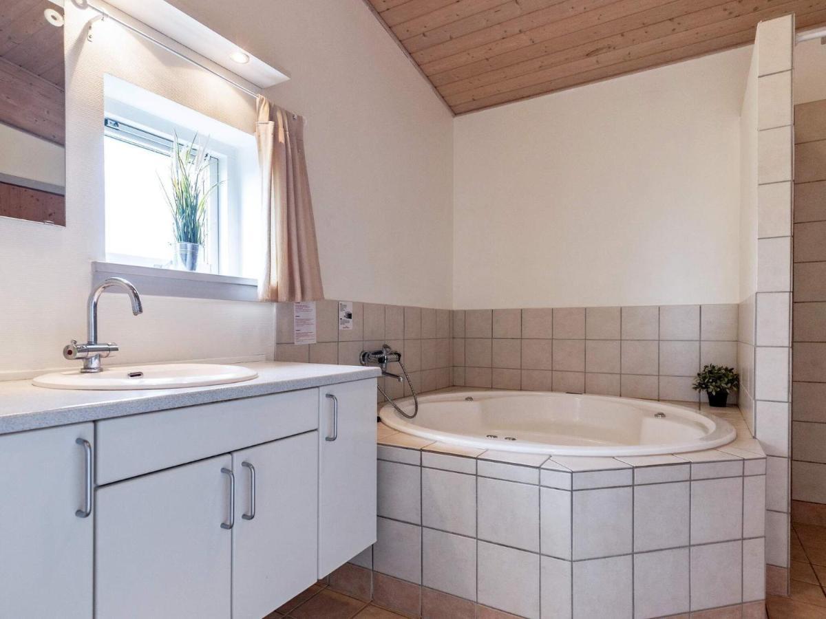 8 Person Holiday Home In Fåborg Eksteriør bilde